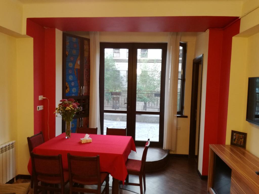 Yerevan Center Apartment 5A Bagian luar foto